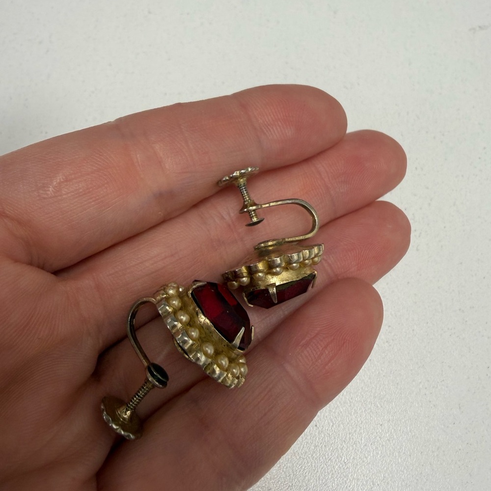 Vintage Coro stamped screw back Elegant faux red ruby and Gold coloured Earrings - Picture 10 of 12